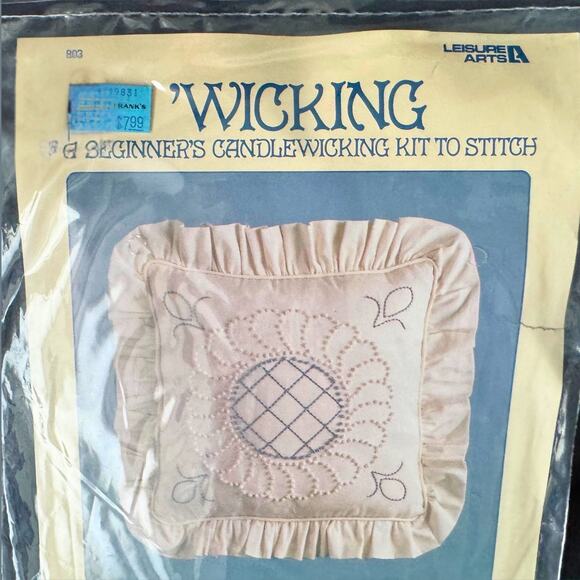 Vintage 1983 Leisure Arts Candlewicking Kit – Feather Circle by Alyson Gonsalves - Picture 1 of 5